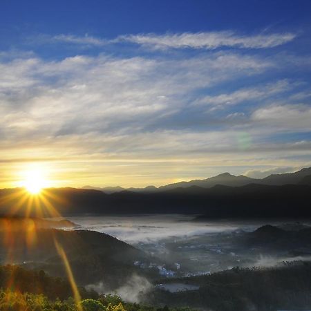 Sun Moon Lake Jinlongshan Bnb Юйчі Екстер'єр фото