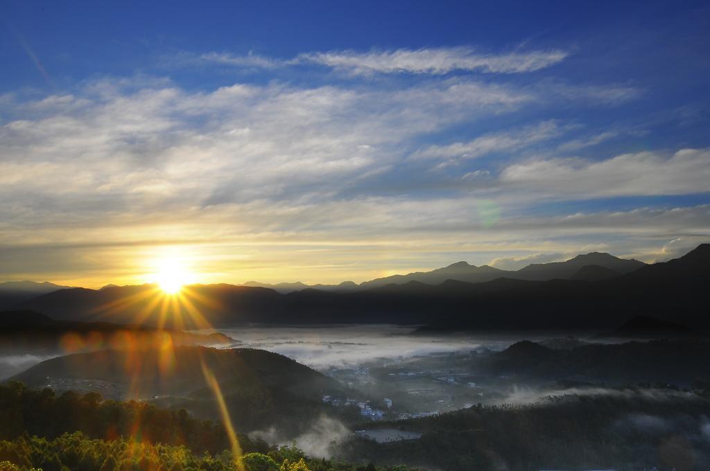 Sun Moon Lake Jinlongshan Bnb Юйчі Екстер'єр фото