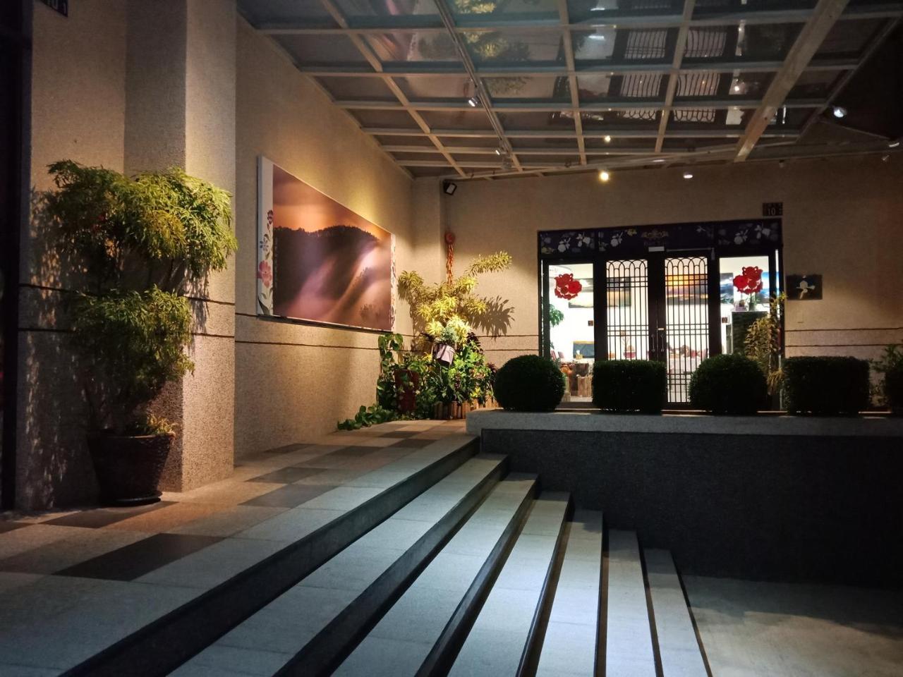 Sun Moon Lake Jinlongshan Bnb Юйчі Екстер'єр фото
